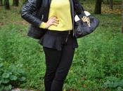 Outfit yellow sweater black peplum trousers