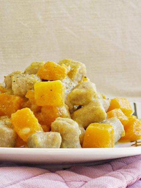 Gnocchi all'orzo con zucca e fonduta di caprino