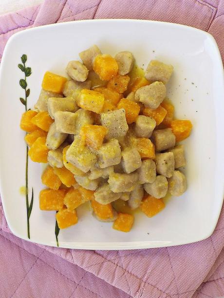 Gnocchi all'orzo con zucca e fonduta di caprino