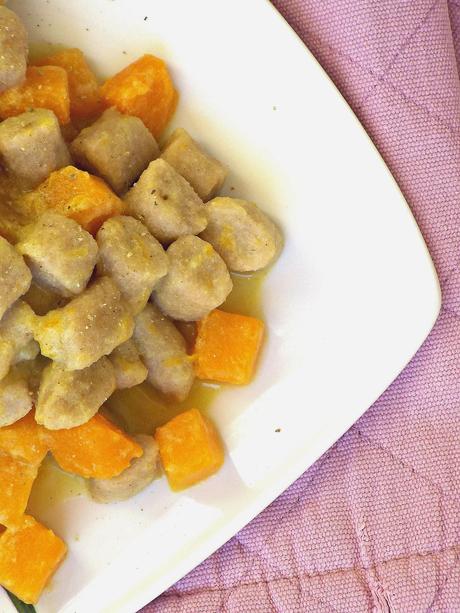 Gnocchi all'orzo con zucca e fonduta di caprino