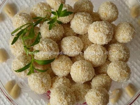 Mini bon bon Raffaello con cioccolato bianco al corn flakes