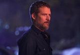 “Revenge 4”: James Tupper sul piano di David, il Team Clarke, la guerra a Victoria e non solo