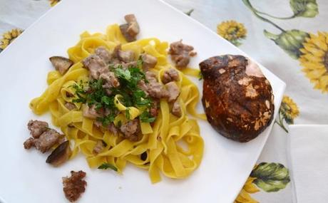 fettuccine funghi e salsiccia