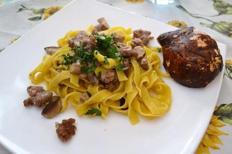 fettuccine funghi e salsiccia ricetta