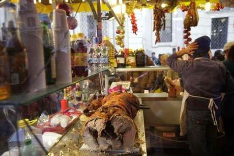 Il mostruoso mercatino di Piazza Navona resta uguale o cambia verso? Tutti i partiti alleati, dal Pd a Forza Italia, a difesa del peggior suk bancarellaro natalizio d'Europa Il mostruoso mercatino di Piazza Navona resta uguale o cambia verso? Tutti i partiti alleati, dal Pd a Forza Italia, a difesa del peggior suk bancarellaro natalizio d'Europa