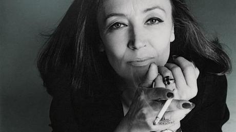 Ci sono Batman e Oriana Fallaci seduti a un tavolino...