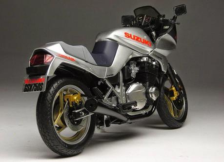 Suzuki GSX 750 S Katana IV by Max Moto Modeling (Tamiya)