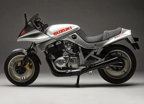 Suzuki GSX 750 S Katana IV by Max Moto Modeling (Tamiya)