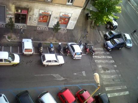 Tante foto scattate in giorni diversi nello stesso angolo della città a fianco del Tribunale. Lo schifo non lascia tregua neppure un giorno