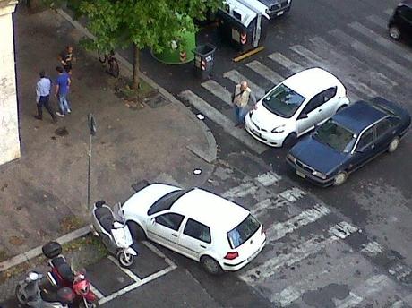 Tante foto scattate in giorni diversi nello stesso angolo della città a fianco del Tribunale. Lo schifo non lascia tregua neppure un giorno