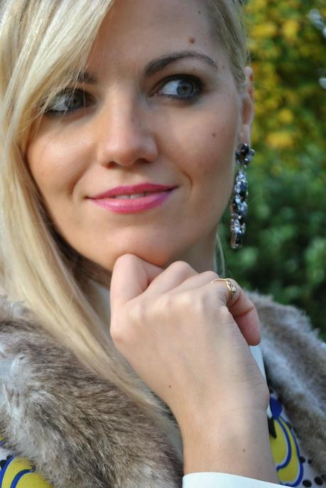 outfit abito persunmall anni 60 outfit abito a sacco outfit abito stampa a fiori outfit abito con doppio colletto e polisini outfit gilet di pelliccia outfit stivali marroni abbinamenti stivali marroni abbinamenti gilet di pelliccia how to wear faux fur vest sixties dress floral dress outfit autunnali outfit novembre 2014 autumnal outfits fashion blogger italiane fashion blog italiani colorblock by felym mariafelicia magno mariafelicia magno fashion blogger orecchini majique majique london earrings ffaux fur vest street style blonde girls fashion blogger bionde ragazze bionde pimkie 