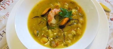 zuppa di zucca, ceci, gamberi e cozze