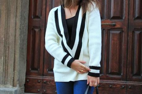 Maglione a v black and white - OUT-FIT