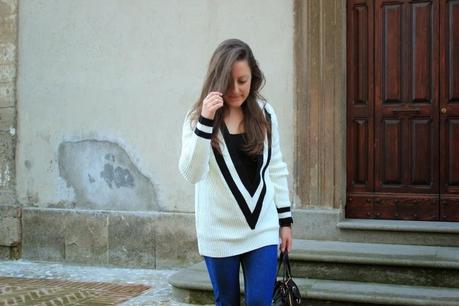 Maglione a v black and white - OUT-FIT