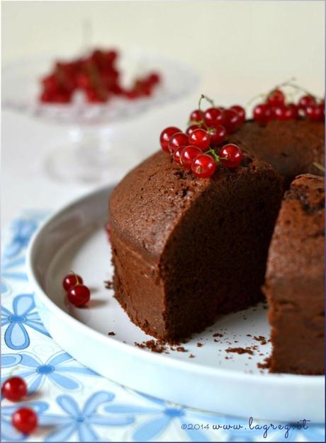 cocoa and redcurrants chiffon cake