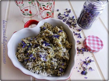 Risotto alle ortiche e fiori di malva / Risotto with Nettles and mauve flowers