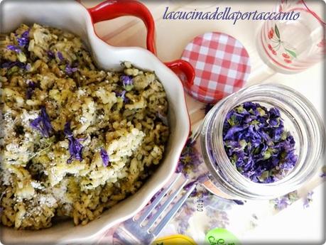 Risotto alle ortiche e fiori di malva / Risotto with Nettles and mauve flowers