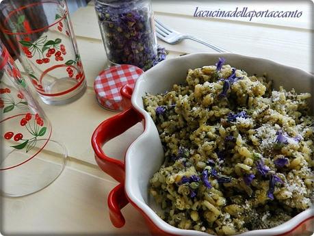 Risotto alle ortiche e fiori di malva / Risotto with Nettles and mauve flowers