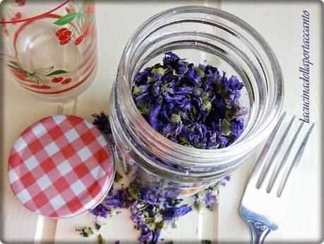 Risotto alle ortiche e fiori di malva / Risotto with Nettles and mauve flowers