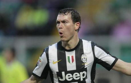 Juventus, il Manchester City fa sul serio per Lichtsteiner, proposto lo scambio con Nastasic