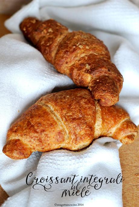 Croissant integrali al miele, ed è subito magia.