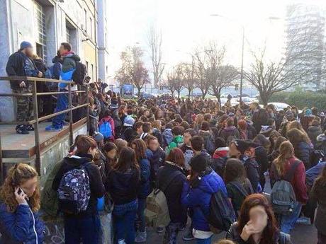 MILANO. Protesta degli allievi del Boccioni di Milano: sono al freddo, colpa della Provincia di Milano