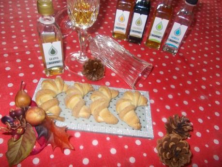 Scuppoz: mezze lune biscottate alla grappa