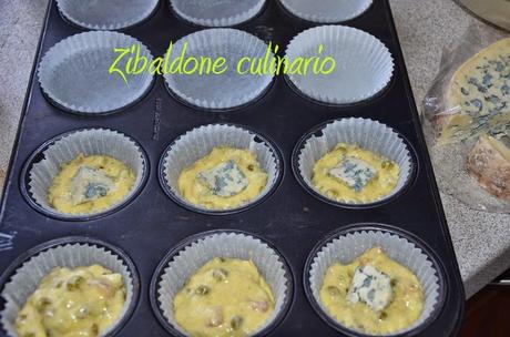 Muffins di mais con guanciale, piselli e  cuore di formaggio erborinato