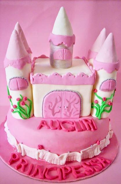 TORTA CON CASTELLO DELLE PRINCIPESSE