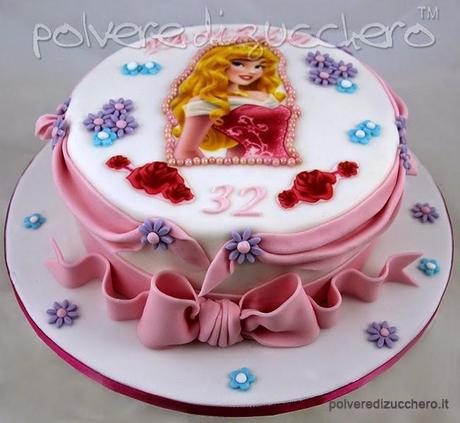 torte decorata principessa pasta di zucchero polvere di zucchero