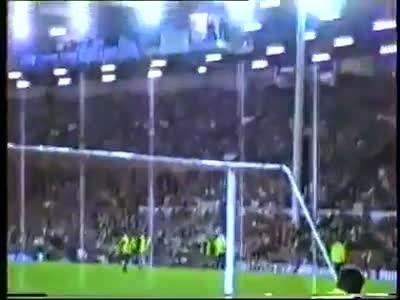 (VIDEO)Pitch Invasion - Liverpool - Swansea FA Cup 1990