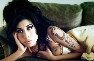 AMY WINEHOUSE PRENDE LEZIONI DI BALLO PER TORNARE IN FORMA