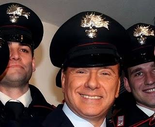 Silvio: “Volevo fare il Carabiniere”. Oh mamma, gli ci vuol la fidanzata