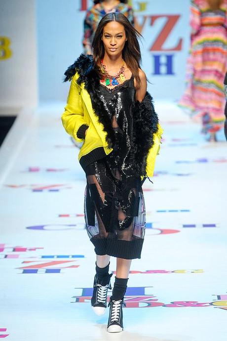 D-G-FALL-2011-RTW-PODIUM-047_runway