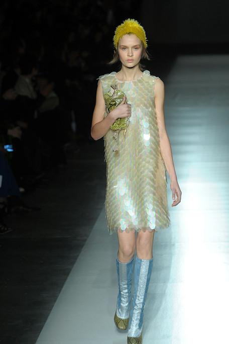 PRADA-FALL-RTW-2011-PODIUM-041_runway