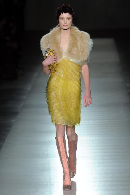 PRADA-FALL-RTW-2011-PODIUM-038_runway