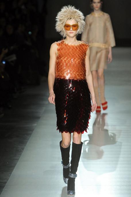 PRADA-FALL-RTW-2011-PODIUM-033_runway