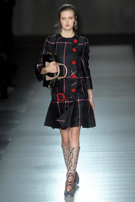 PRADA-FALL-RTW-2011-PODIUM-020_runway