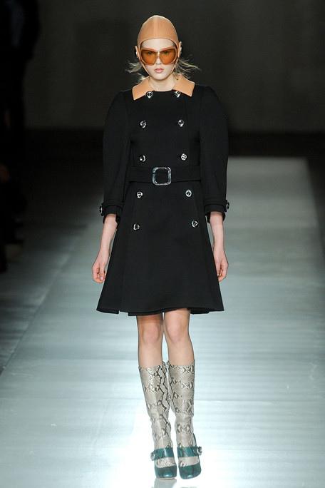 PRADA-FALL-RTW-2011-PODIUM-001_runway