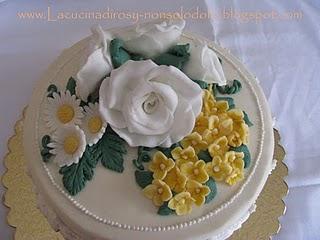 Torta di rose e margherite