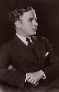 225px-Charles-chaplin_1920