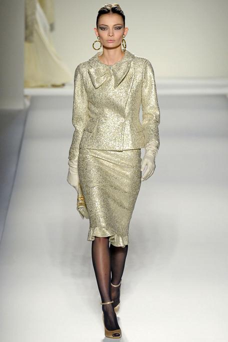 MOSCHINO-FALL-RTW-2011-PODIUM-024_runway