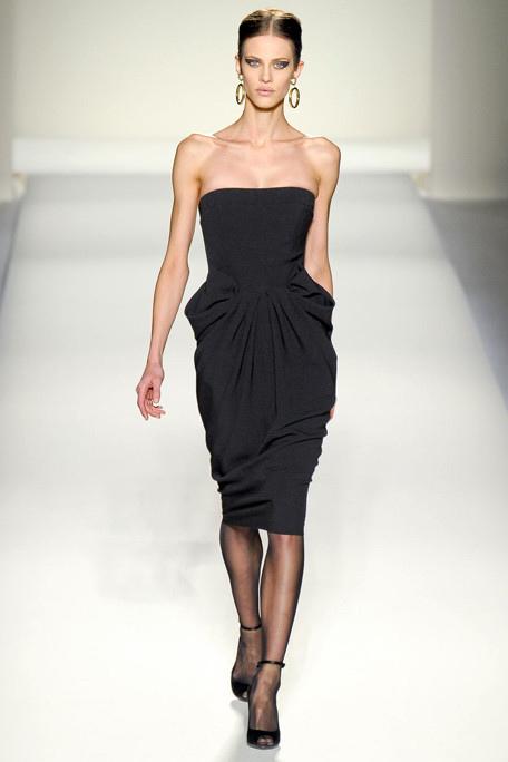 MOSCHINO-FALL-RTW-2011-PODIUM-034_runway