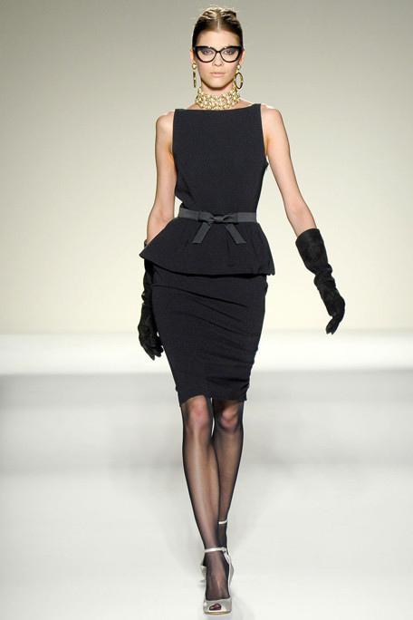 MOSCHINO-FALL-RTW-2011-PODIUM-013_runway