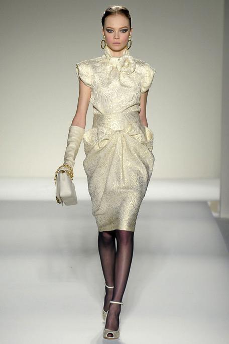 MOSCHINO-FALL-RTW-2011-PODIUM-026_runway