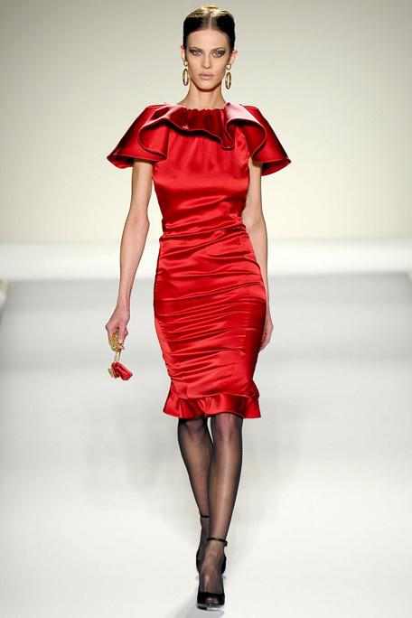 MOSCHINO-FALL-RTW-2011-PODIUM-010_runway