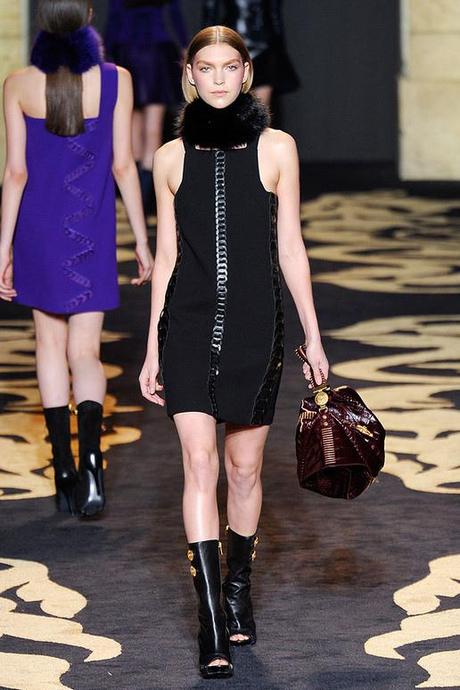 VERSACE-FALL-2011-RTW-PODIUM-025_runway