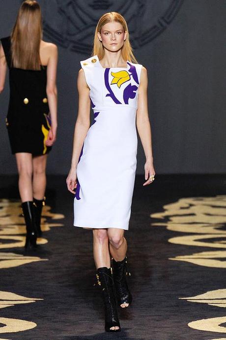 VERSACE-FALL-2011-RTW-PODIUM-011_runway