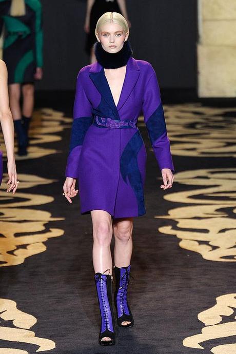 VERSACE-FALL-2011-RTW-PODIUM-020_runway