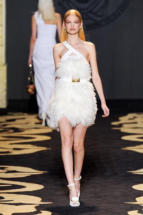 VERSACE-FALL-2011-RTW-PODIUM-040_runway